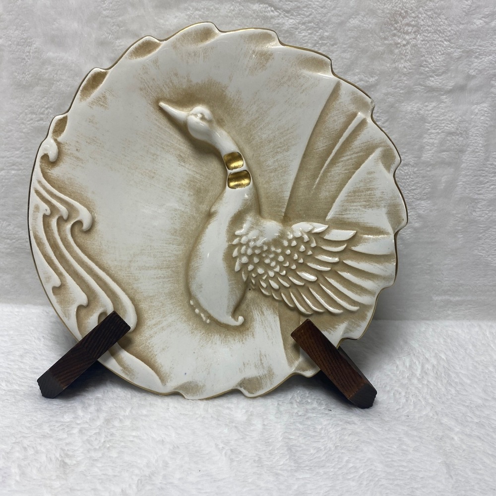 VTG Haeger Embossed Duck Goose White Plate Gold Tone‎ Accent Decorative Wall Art